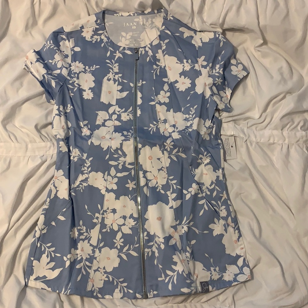 floral jaanuu scrub top